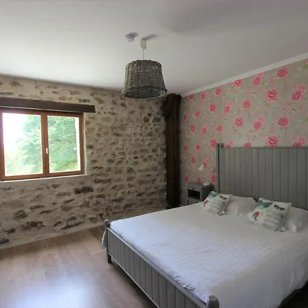 Combrailleurs Bed & Breakfast *
